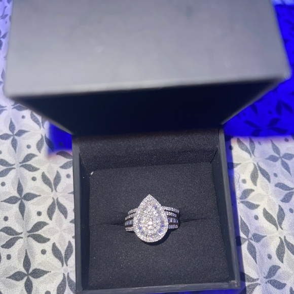 1-1/4 CT. T.W. Composite Baguette and Round Diamond Layered Pear-Shape BridalSet - Picture 4 of 5